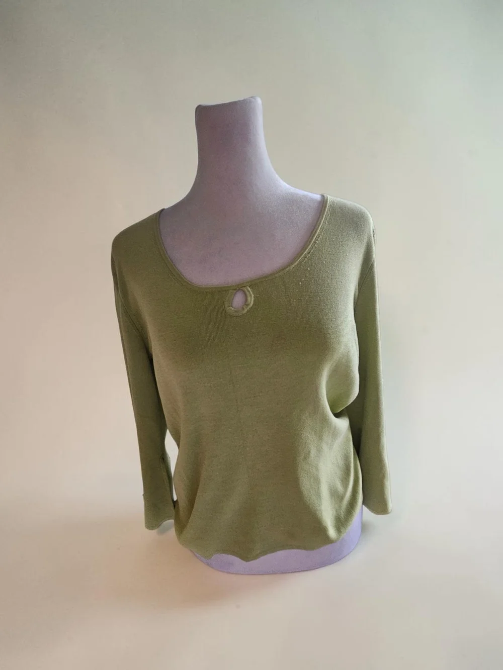 Saks Fifth Avenue long sleeve key hole lime green top Vintage Size Medium - Picture 2 of 6